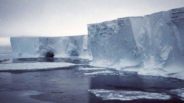 Vista de la sección del glaciar Mertz, en la Antártida, donde ocurrió el impacto que provocó el desprendimiento del nuevo iceberg (EFE/Archivo).