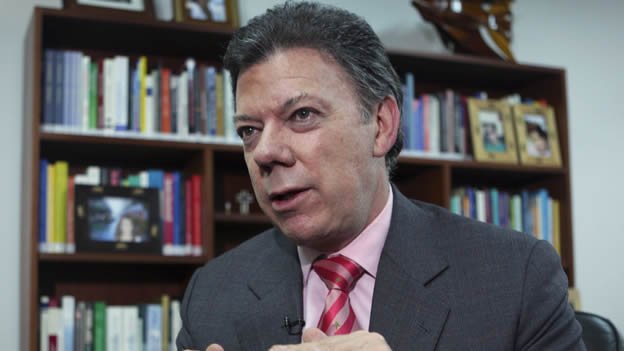 Juan Manuel Santos, ex ministro de Defensa, busca heredar el legado político de Álvaro Uribe (Reuters).